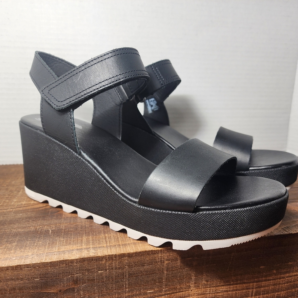 SOREL - Cameron Wedges Sandal Size: 8 - Color Black
